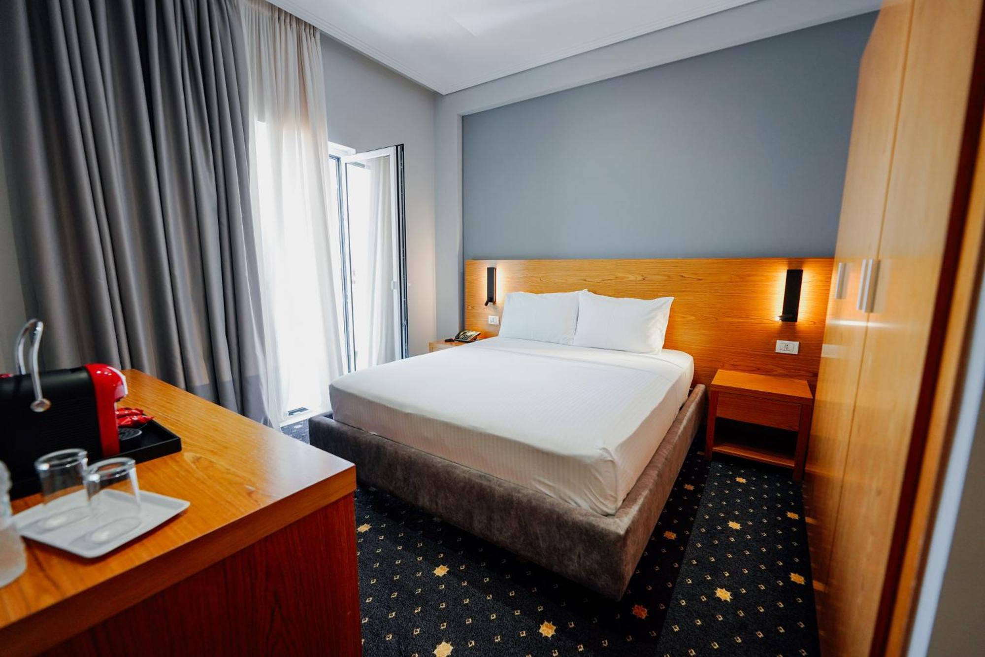 Hotel Agimi Sarandë Exteriör bild