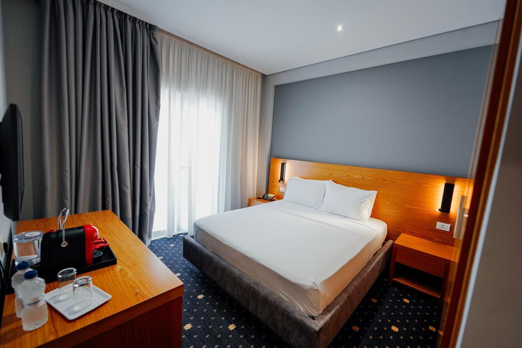 Hotel Agimi Sarandë Exteriör bild