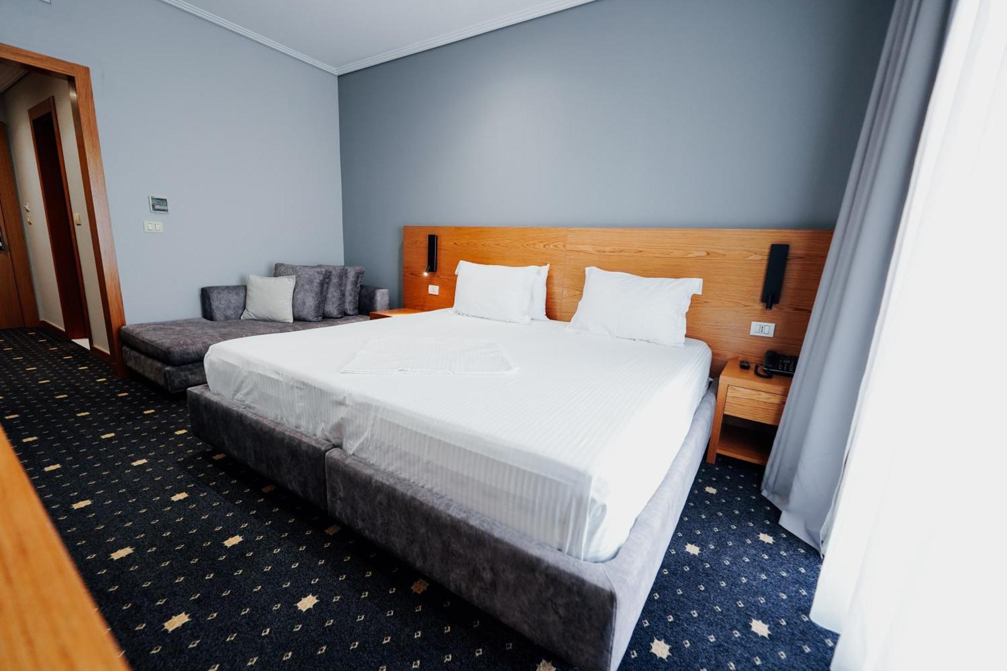 Hotel Agimi Sarandë Exteriör bild