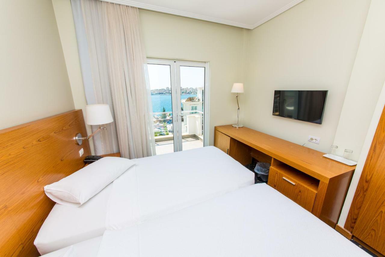Hotel Agimi Sarandë Exteriör bild